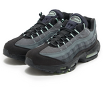NIKE AIR MAX 95 Vapour Green sneakers with gradient design and Air Max cushioning.