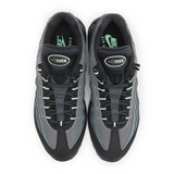 NIKE AIR MAX 95 Vapour Green sneakers with gradient design and Air Max cushioning.