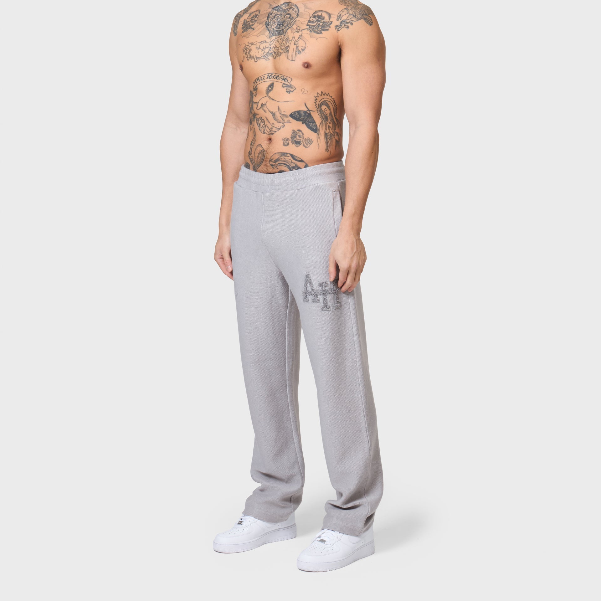 Annie Hood College joggers in washed grey, 500gsm brushback cotton with a relaxed fit, modeled by a 6'0" individual with a 31-inch waist.