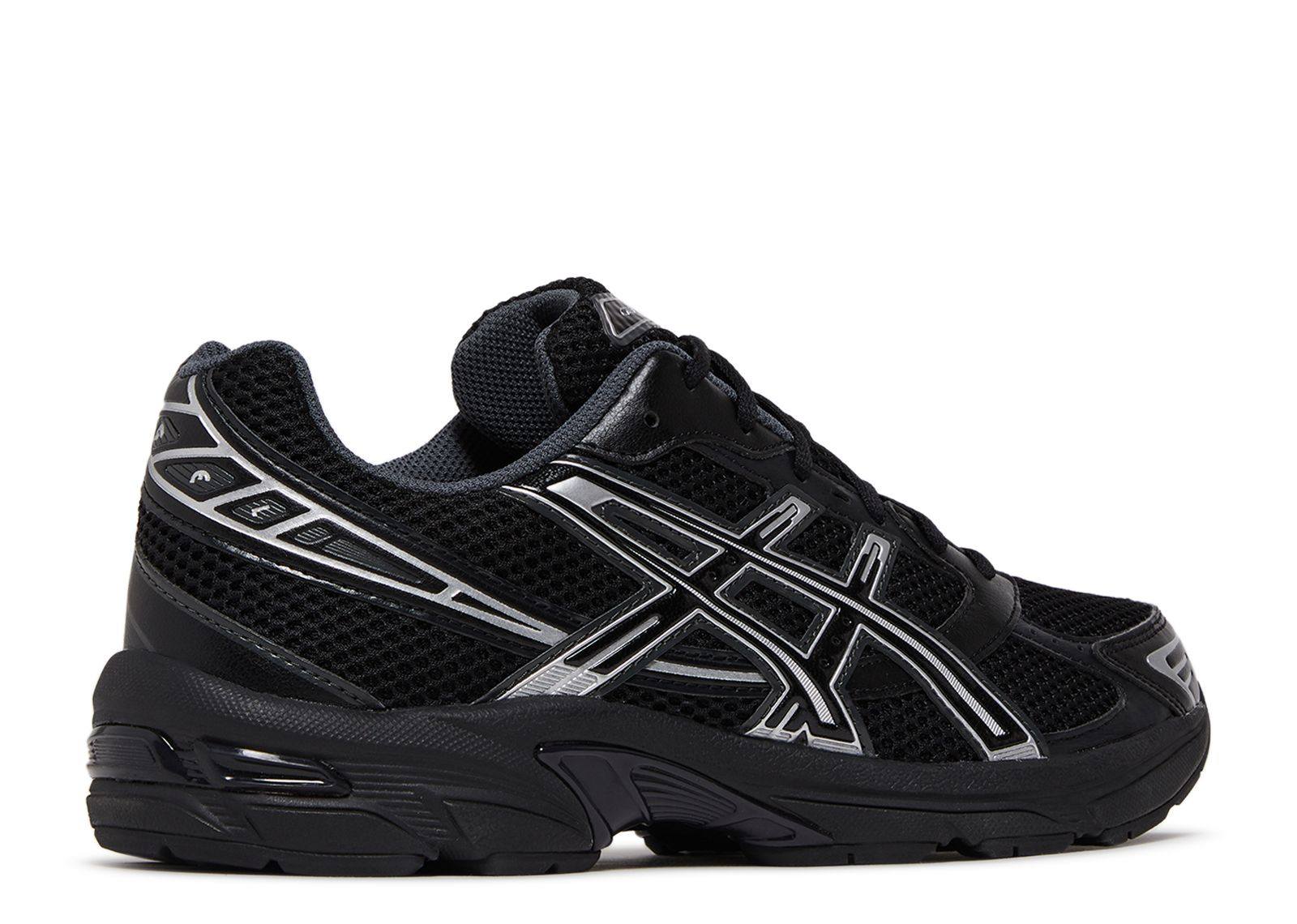 Gel 1130 black and pure silver running shoe with mesh upper and cushioned sole