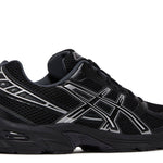Gel 1130 black and pure silver running shoe with mesh upper and cushioned sole