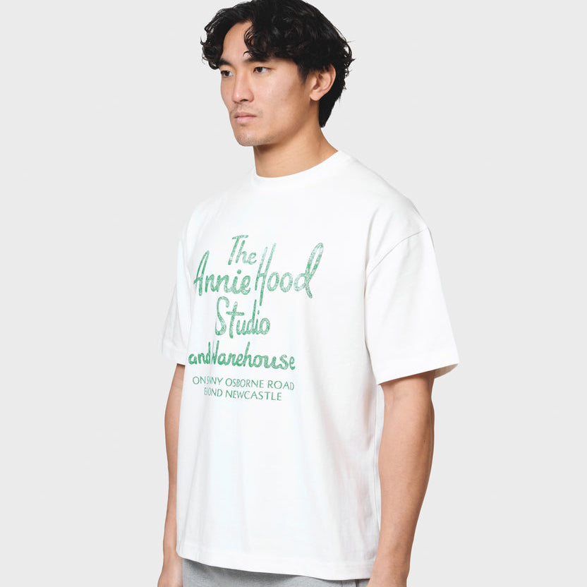 White ANNIE HOOD FACTORY T-SHIRT made of 280gsm cotton with relaxed fit worn by 6'0 model in size M
