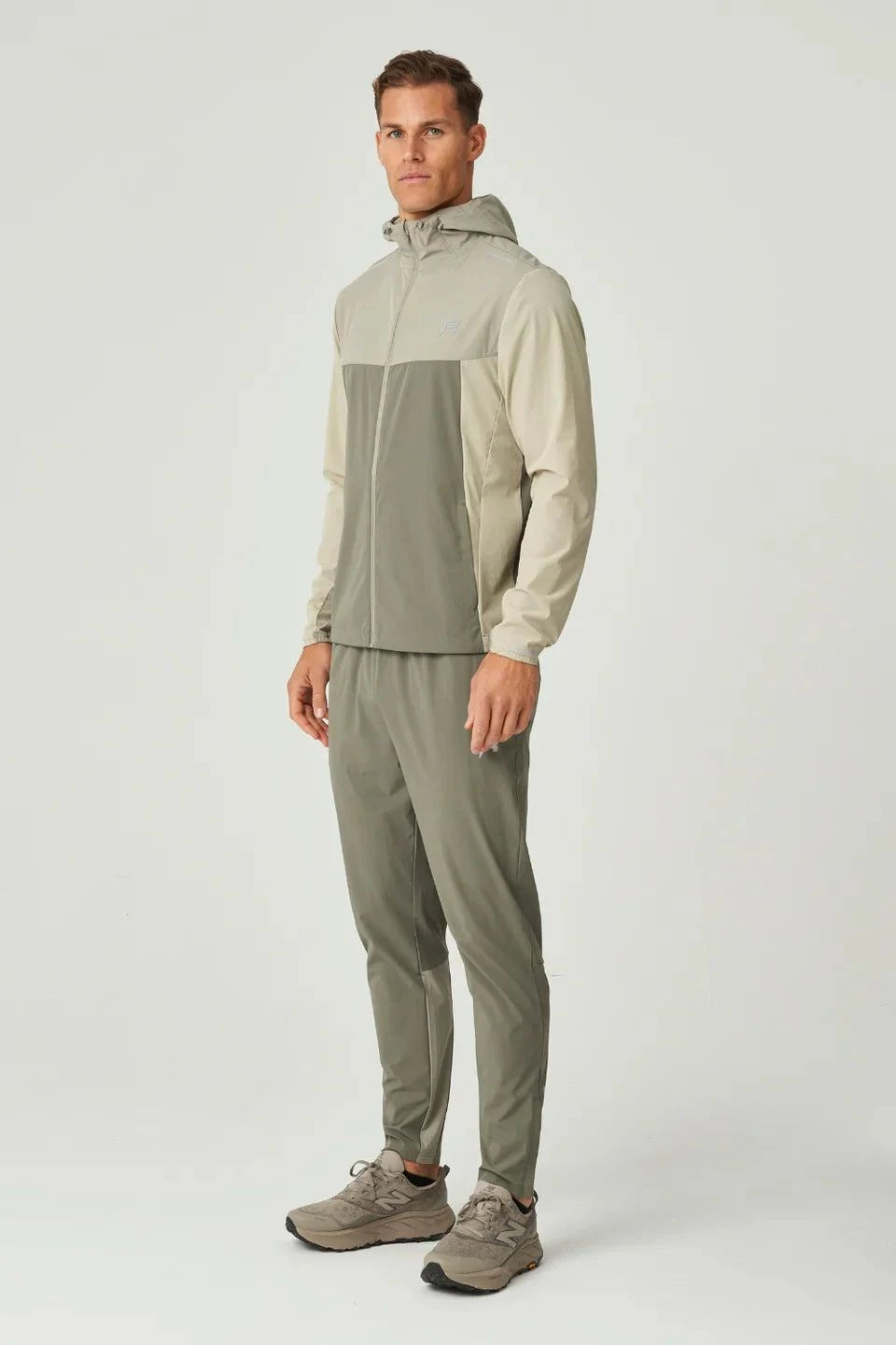 Reprimo Flight Windbreaker khaki sand lightweight weather-resistant jacket with zip pockets and back vent for breathability