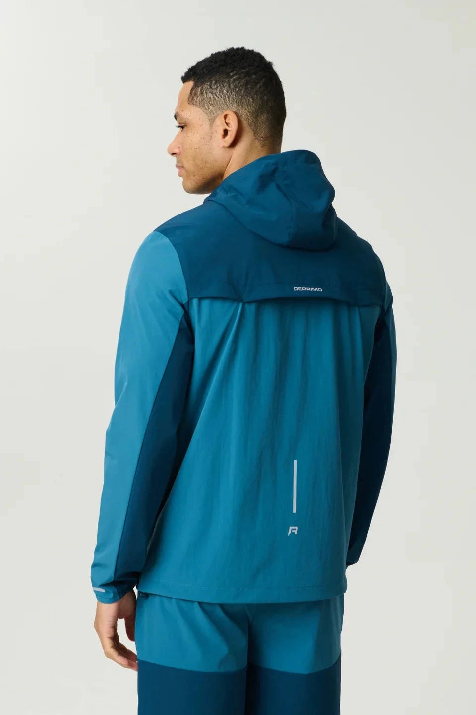 Reprimo Flight Windbreaker in lake blue and teal with zip pockets and lightweight polyamide fabric