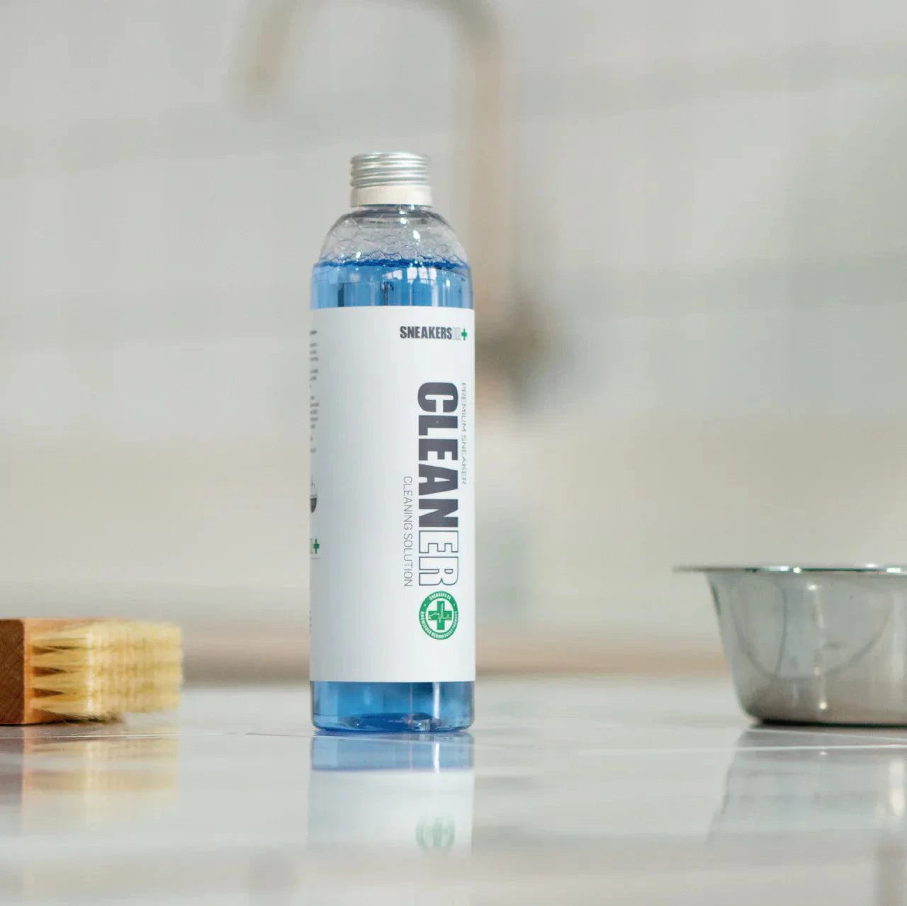 SneakersER Premium Cleaning Solution 250ml bottle for safe sneaker cleaning on various materials including suede, leather, and mesh.