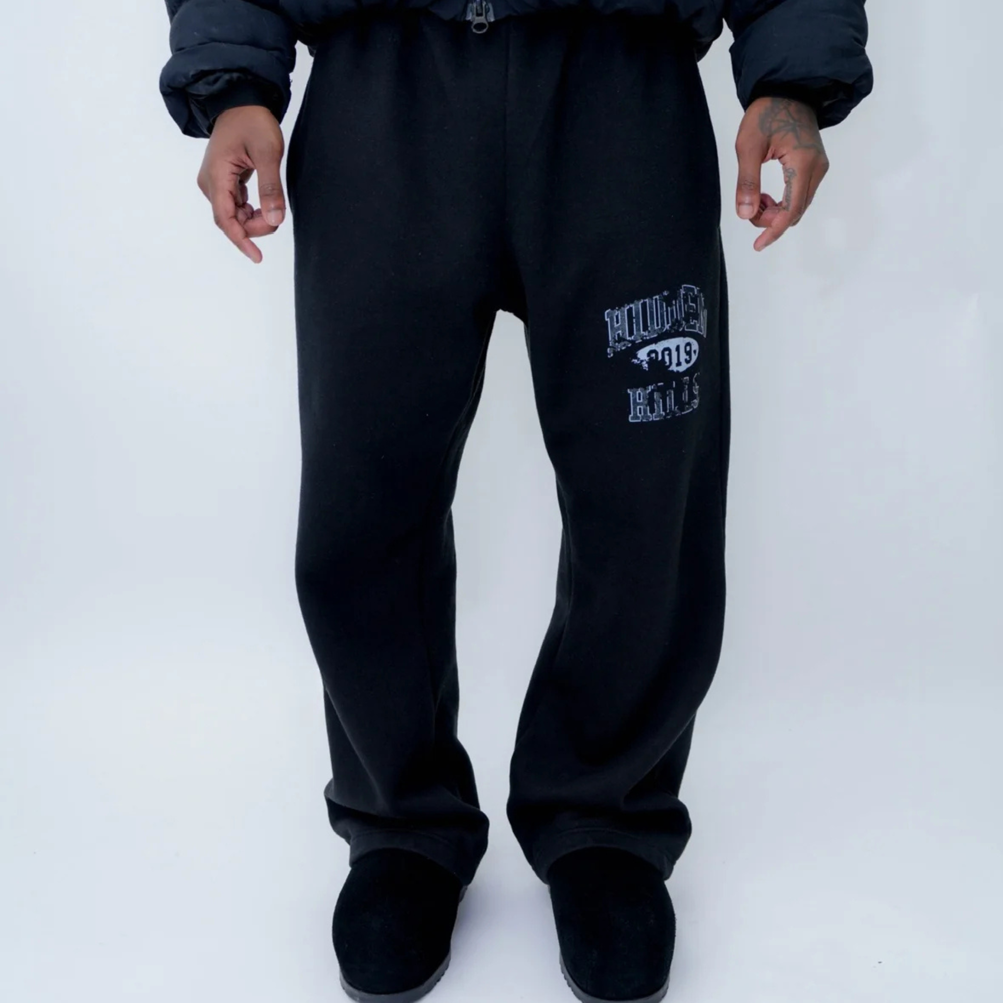 Suavo World Hidden Hills black sweatpants.